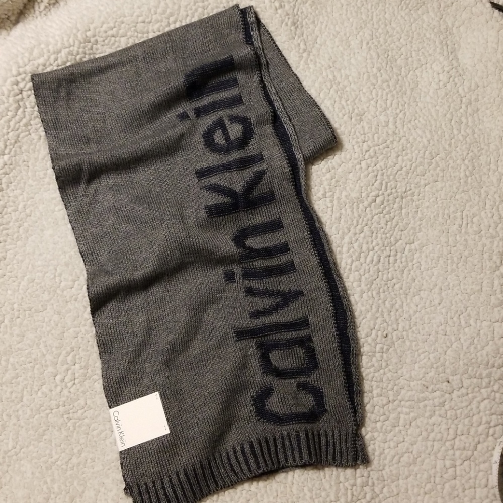 NWT Calvin Klein Gray & Navy Logo Scarf